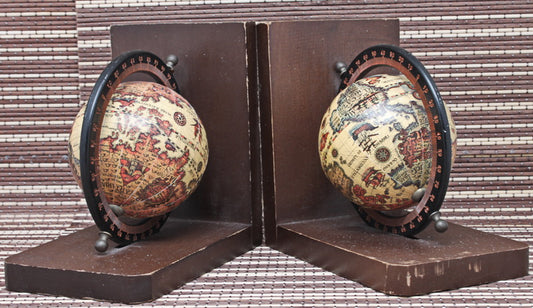 Two vintage bookends. "Vintage globes"