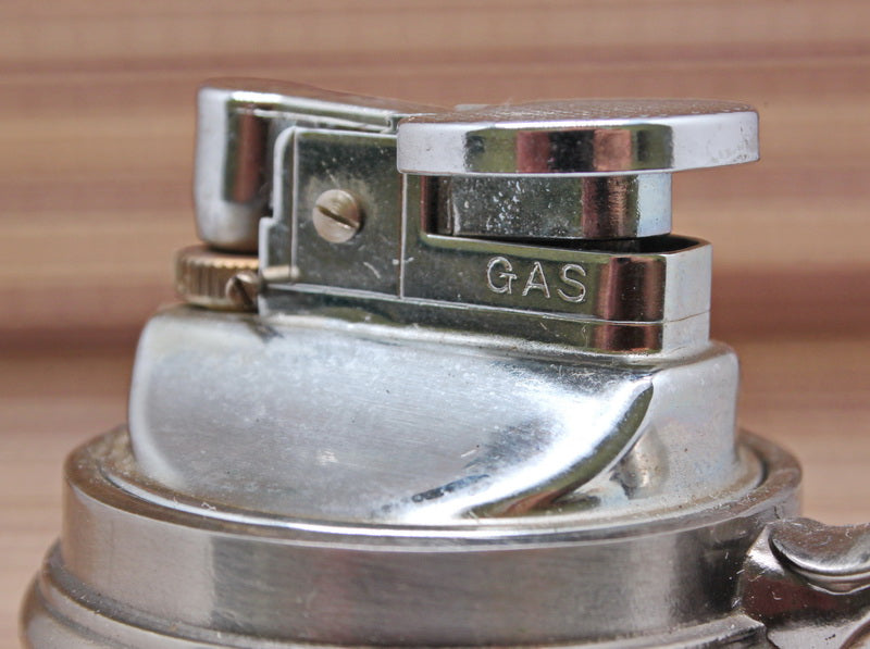 Vintage table lighter.